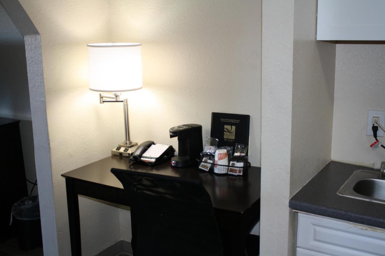 Quality Inn & Suites Wichita Falls I-44 מראה חיצוני תמונה