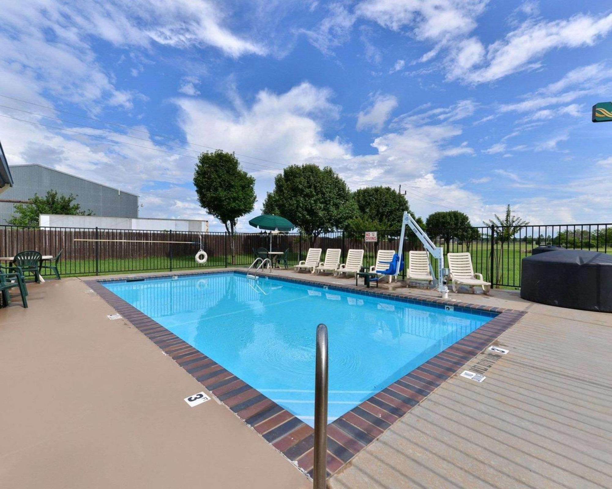 Quality Inn & Suites Wichita Falls I-44 מראה חיצוני תמונה